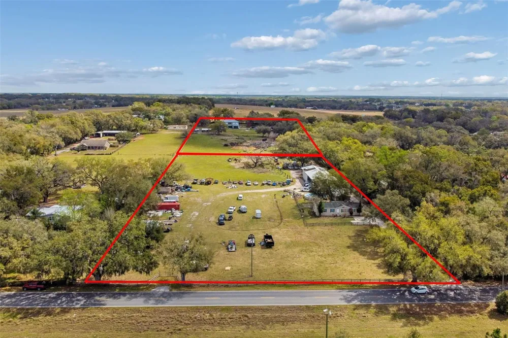 8302 WIRE ROAD Zephyrhills, FL 33540