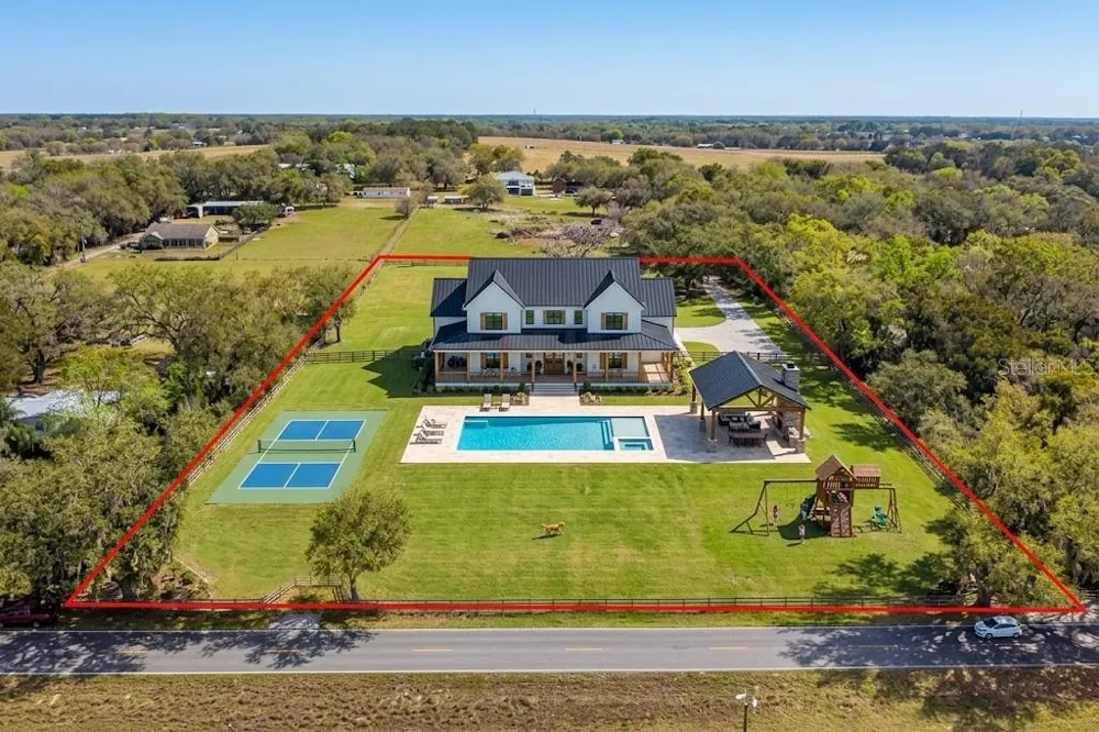 8302 WIRE ROAD Zephyrhills, FL 33540