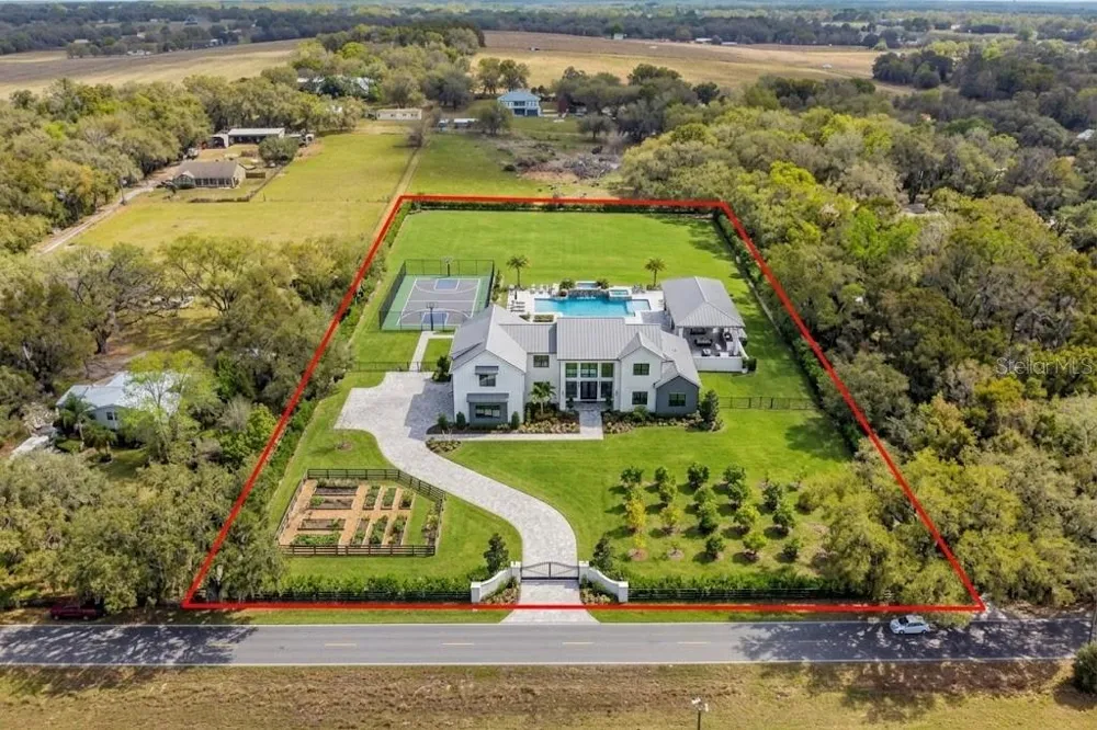 8302 WIRE ROAD Zephyrhills, FL 33540