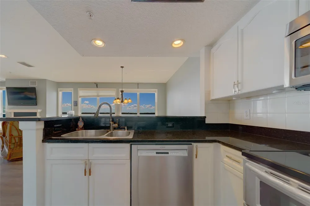 138 BRENT CIRCLE Oldsmar, FL 34677