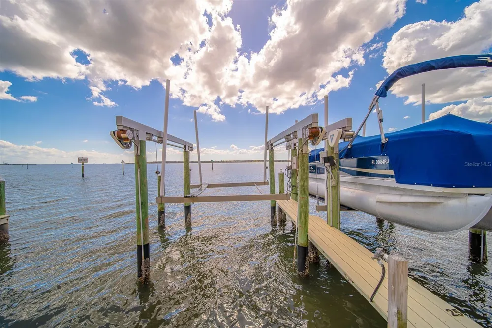 138 BRENT CIRCLE Oldsmar, FL 34677