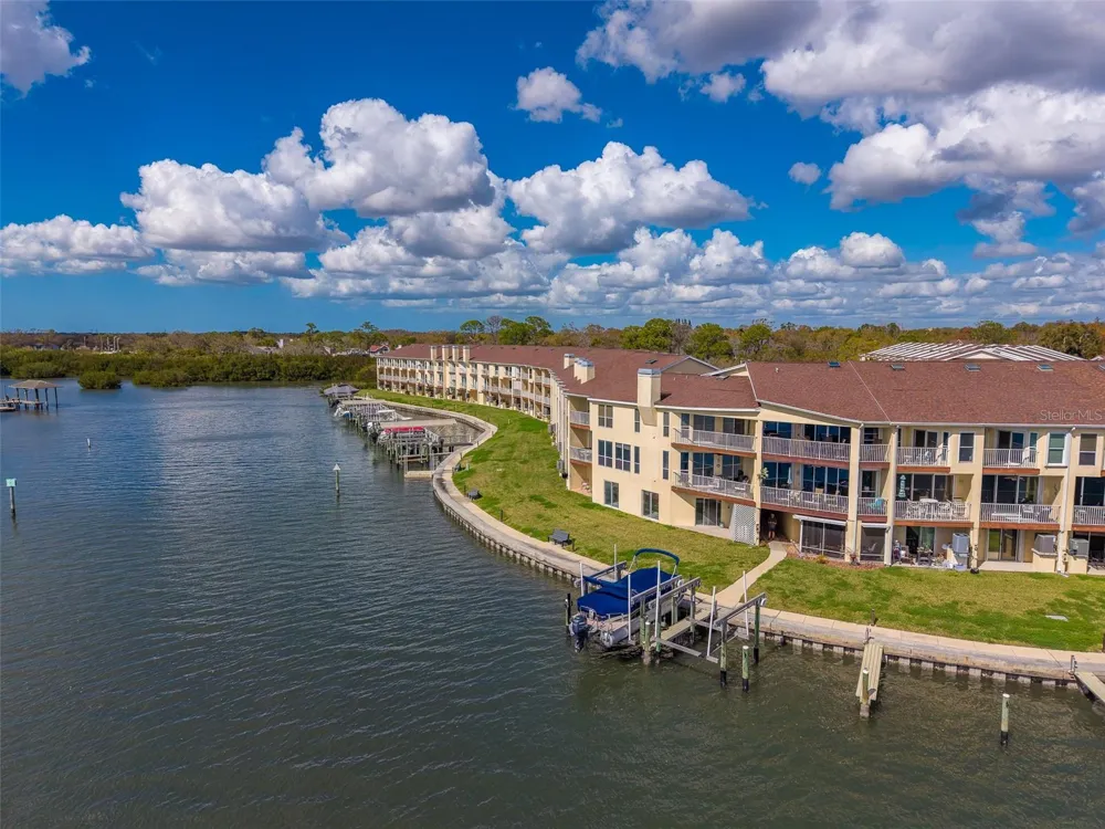 138 BRENT CIRCLE Oldsmar, FL 34677