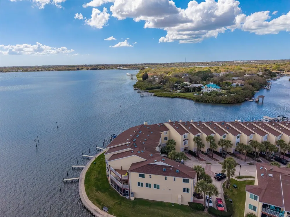 138 BRENT CIRCLE Oldsmar, FL 34677