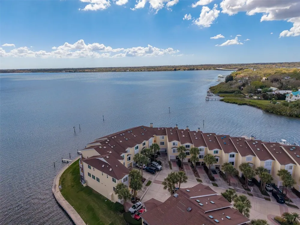 138 BRENT CIRCLE Oldsmar, FL 34677