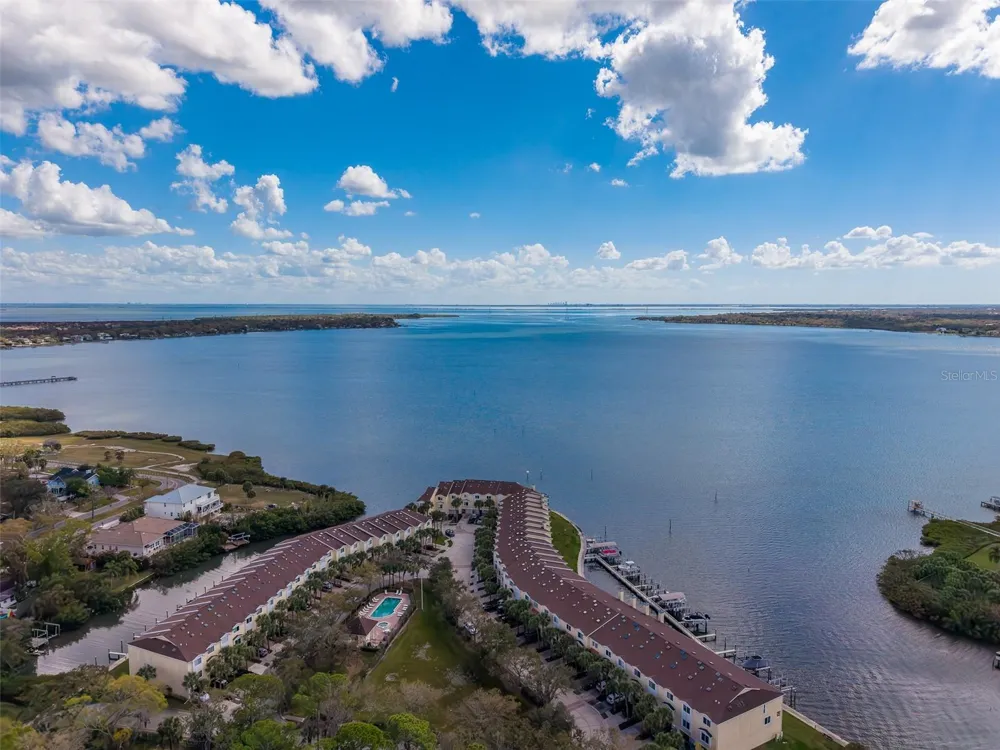 138 BRENT CIRCLE Oldsmar, FL 34677