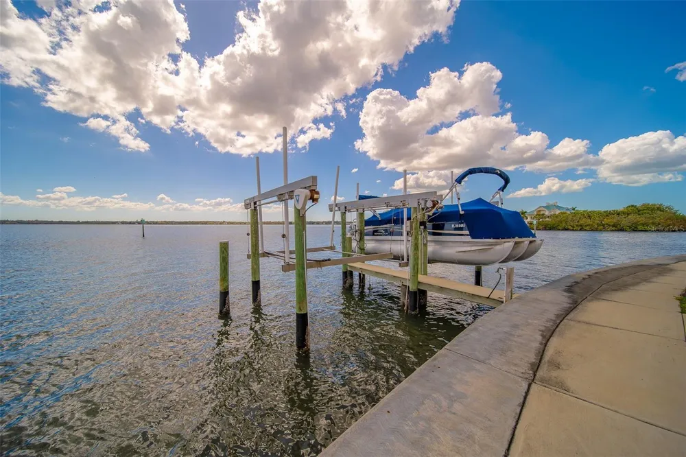 138 BRENT CIRCLE Oldsmar, FL 34677