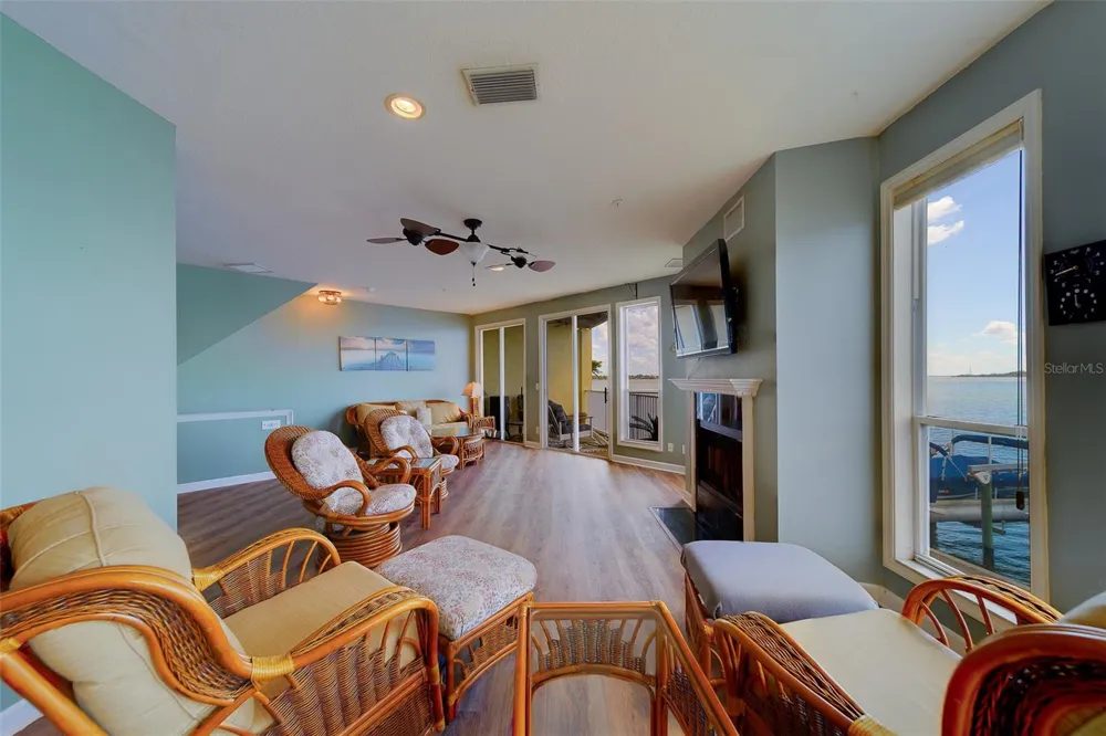 138 BRENT CIRCLE Oldsmar, FL 34677