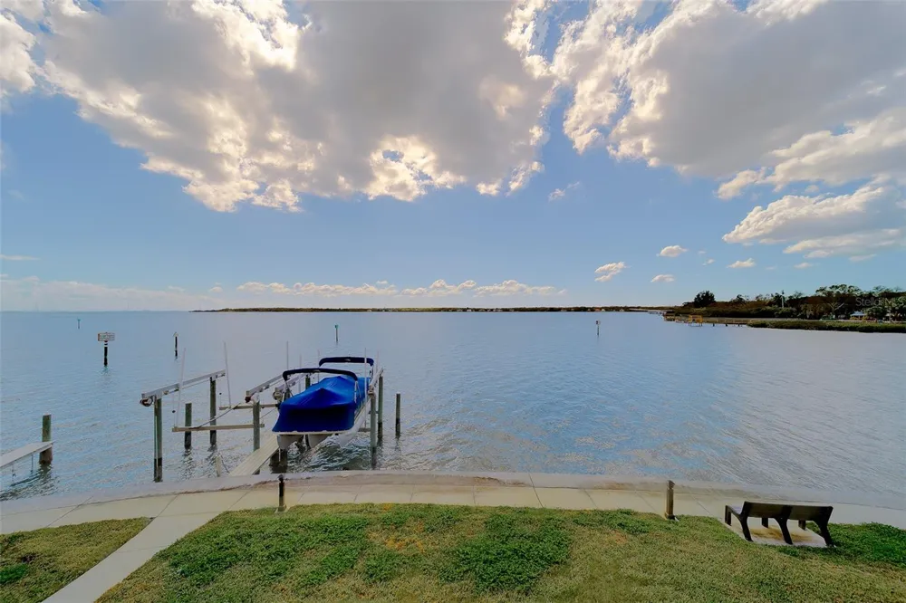 138 BRENT CIRCLE Oldsmar, FL 34677