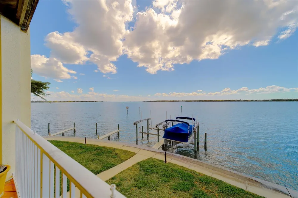 138 BRENT CIRCLE Oldsmar, FL 34677