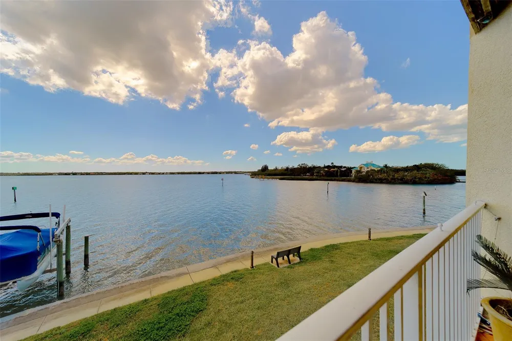 138 BRENT CIRCLE Oldsmar, FL 34677