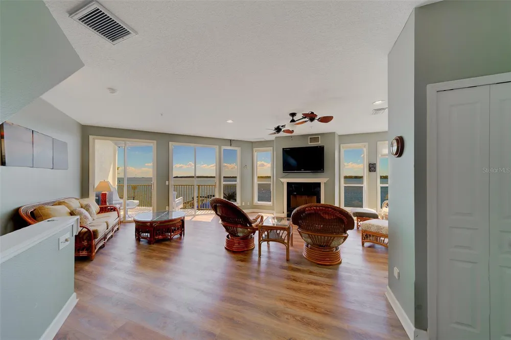 138 BRENT CIRCLE Oldsmar, FL 34677