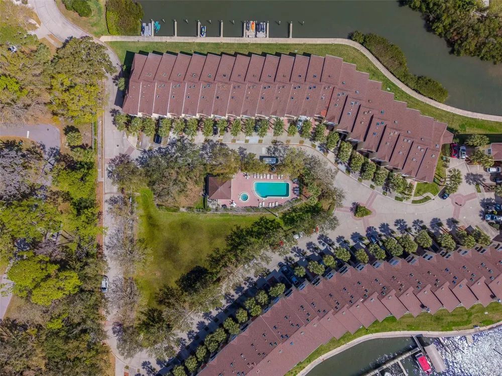 138 BRENT CIRCLE Oldsmar, FL 34677