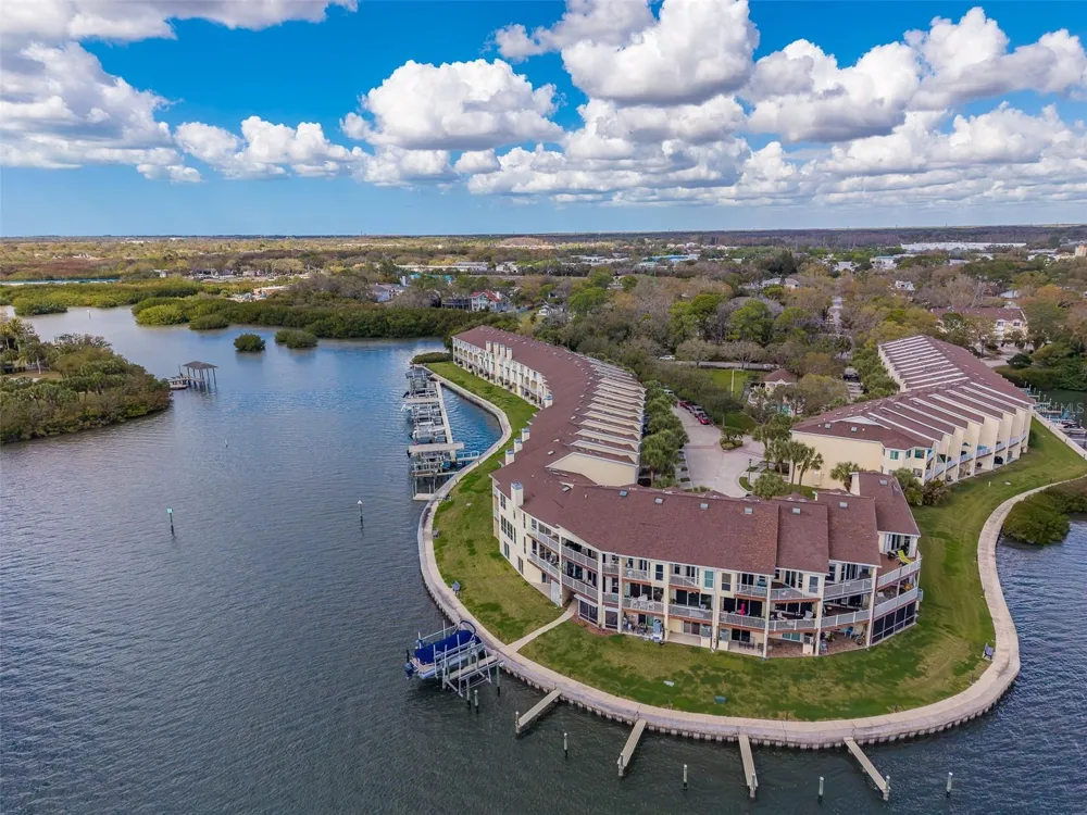 138 BRENT CIRCLE Oldsmar, FL 34677
