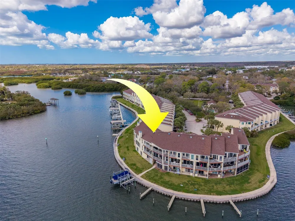 138 BRENT CIRCLE Oldsmar, FL 34677