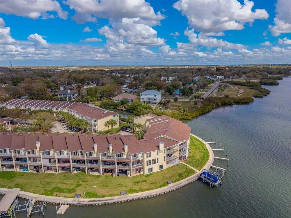138 BRENT CIRCLE Oldsmar, FL 34677