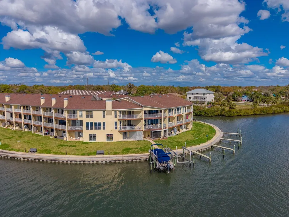 138 BRENT CIRCLE Oldsmar, FL 34677