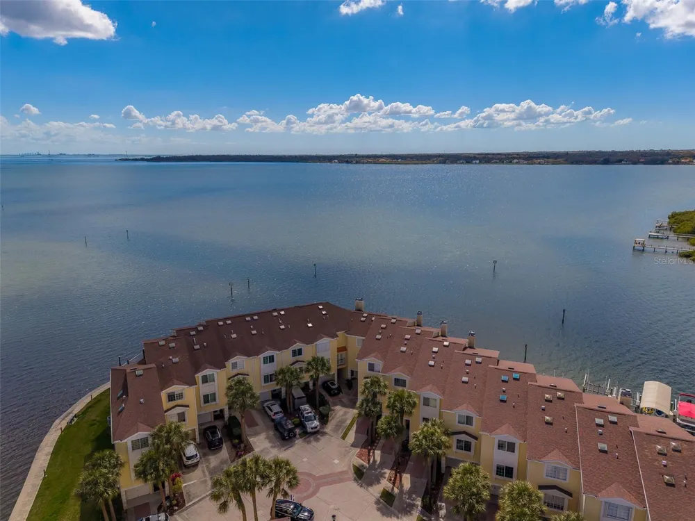 138 BRENT CIRCLE Oldsmar, FL 34677