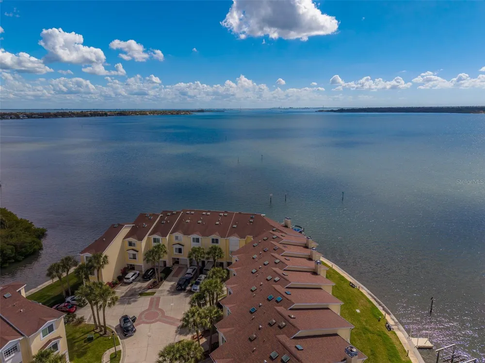138 BRENT CIRCLE Oldsmar, FL 34677
