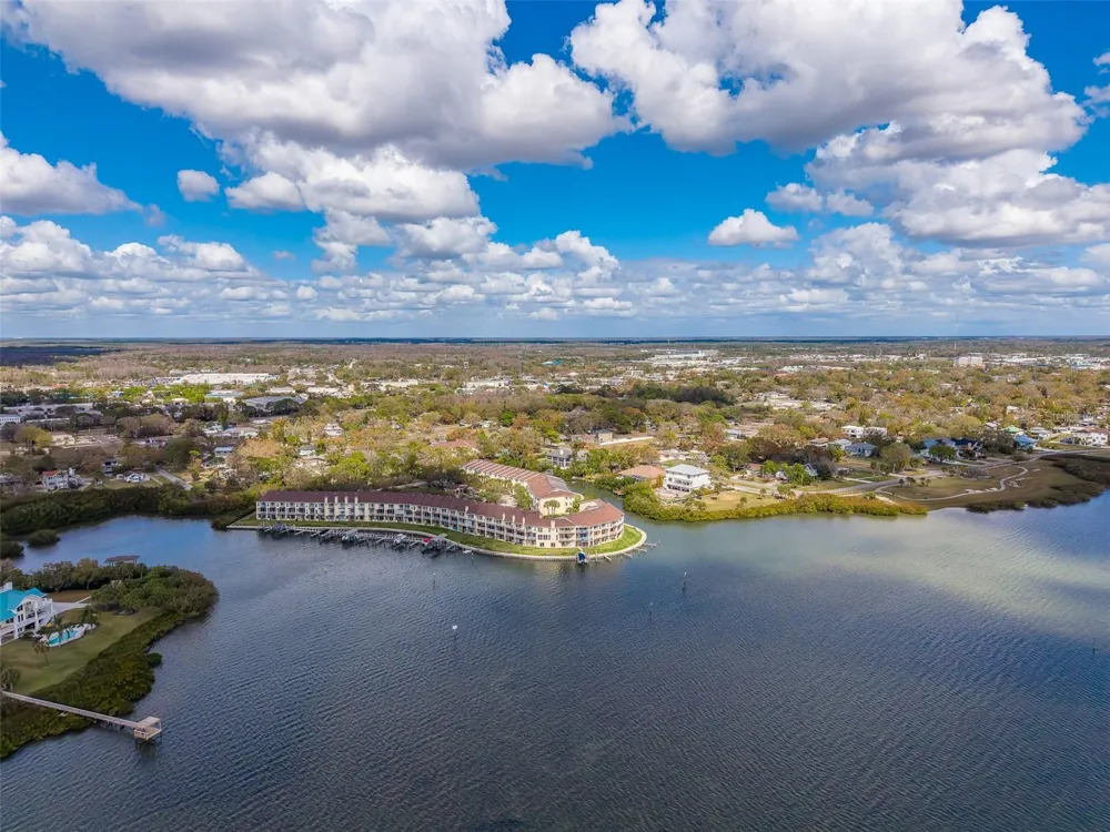 138 BRENT CIRCLE Oldsmar, FL 34677