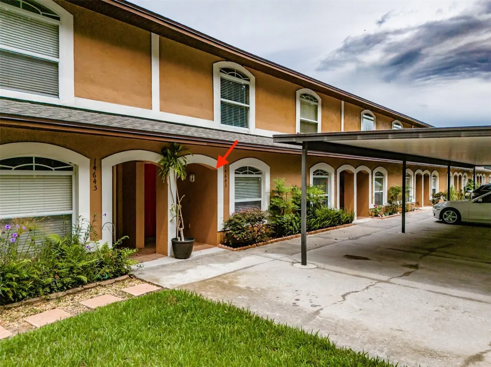 14643 PAR CLUB CIRCLE #14643 Tampa, FL 33618