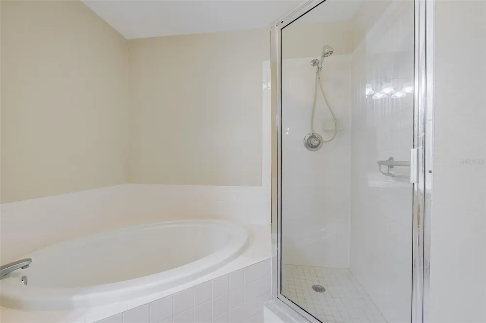 14643 PAR CLUB CIRCLE #14643 Tampa, FL 33618
