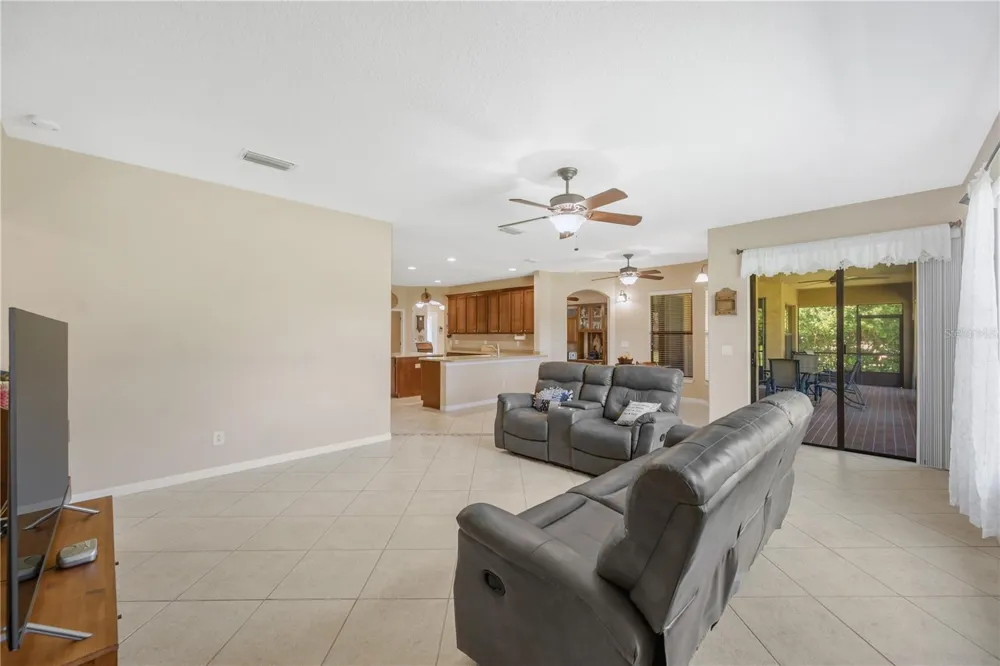 9313 LISBON STREET Seffner, FL 33584