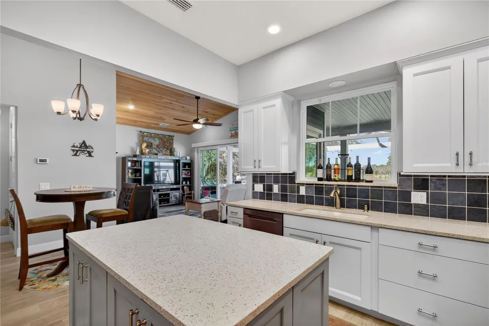 264 S CENTRAL AVENUE Umatilla, FL 32784