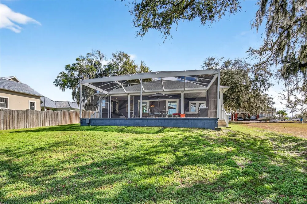 264 S CENTRAL AVENUE Umatilla, FL 32784