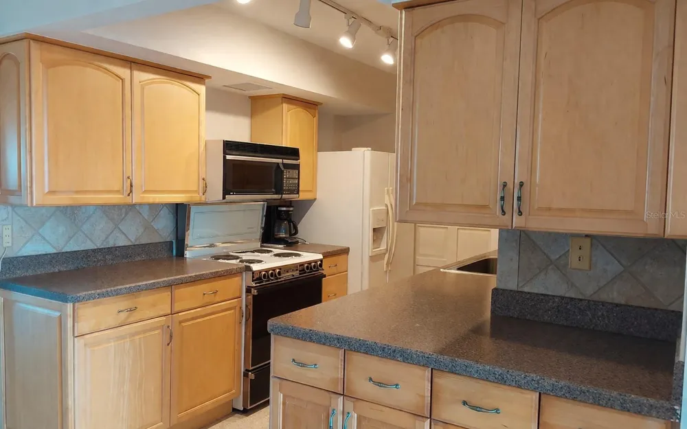 10355 PARADISE BOULEVARD #608 Treasure Island, FL 33706