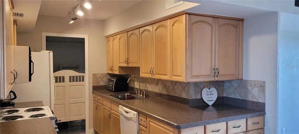 10355 PARADISE BOULEVARD #608 Treasure Island, FL 33706