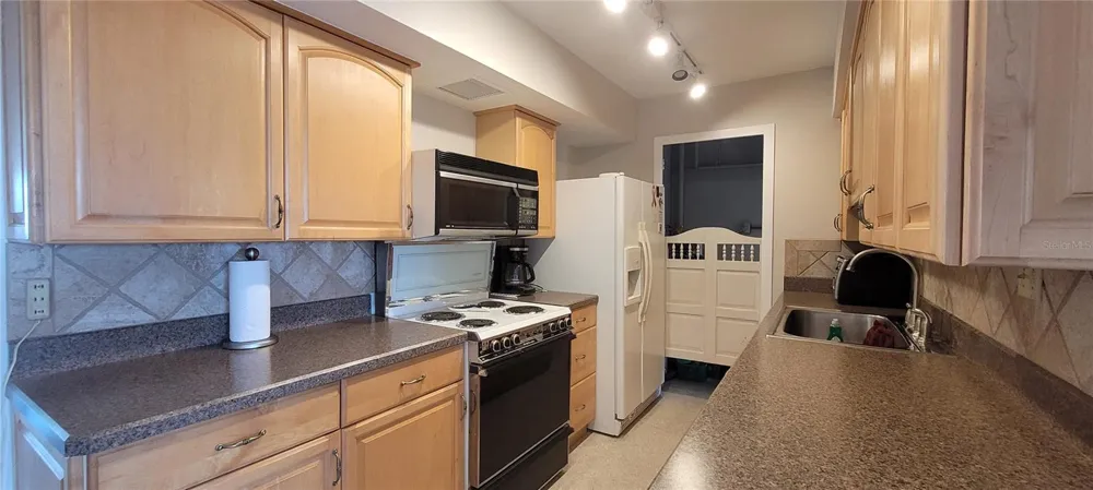 10355 PARADISE BOULEVARD #608 Treasure Island, FL 33706
