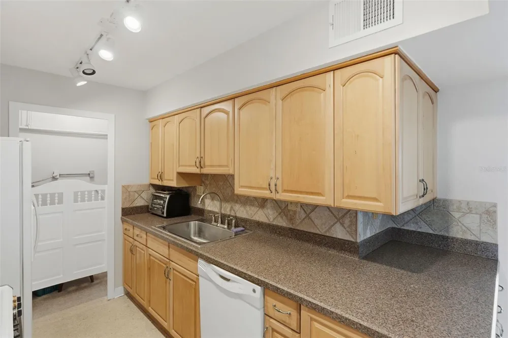 10355 PARADISE BOULEVARD #608 Treasure Island, FL 33706
