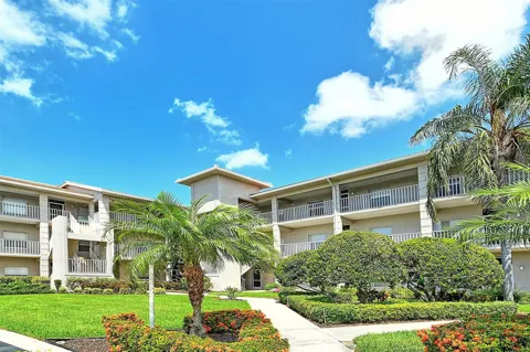 9610 CLUB SOUTH CIRCLE #4302