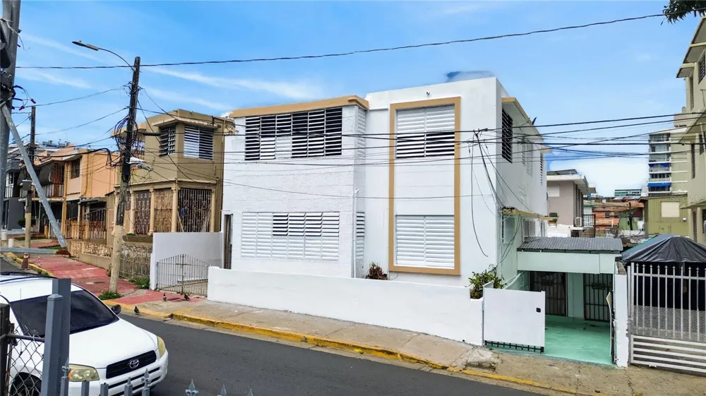 162 LA PLACITA DE SANTURCE, CALLE DOS HERMANOS #7 San Juan, PR 00907