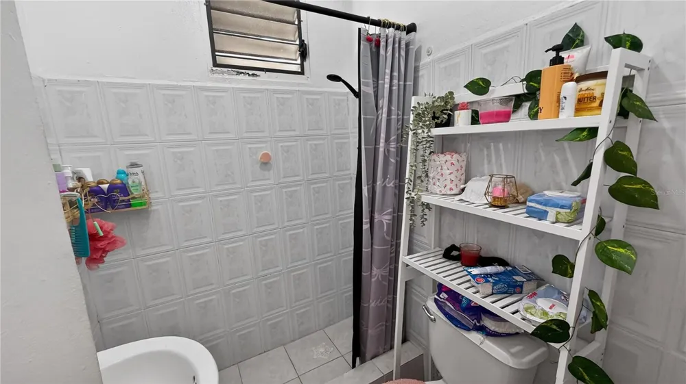 162 LA PLACITA DE SANTURCE, CALLE DOS HERMANOS #7 San Juan, PR 00907