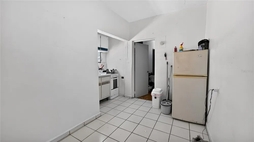 162 LA PLACITA DE SANTURCE, CALLE DOS HERMANOS #7 San Juan, PR 00907