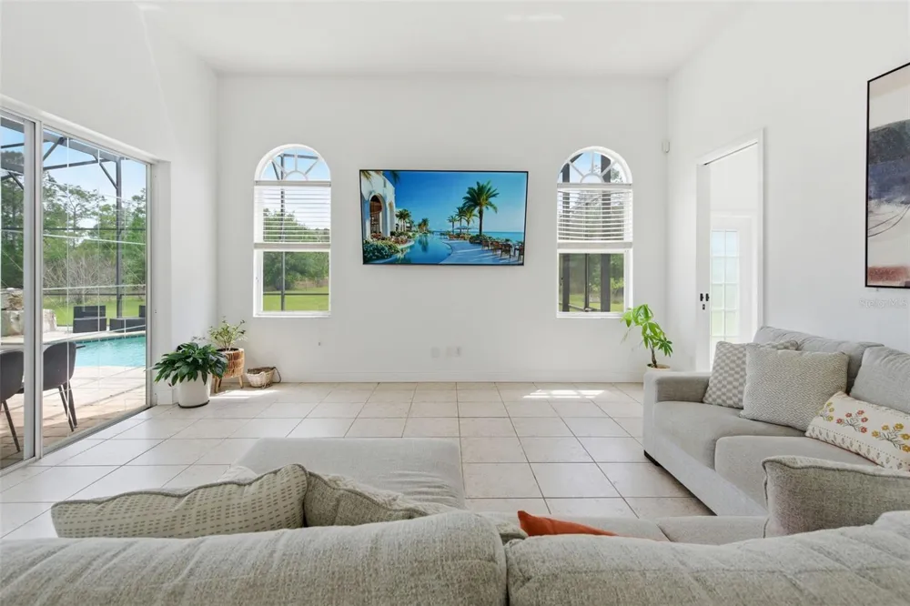 4529 CAESAR AVENUE Orlando, FL 32833