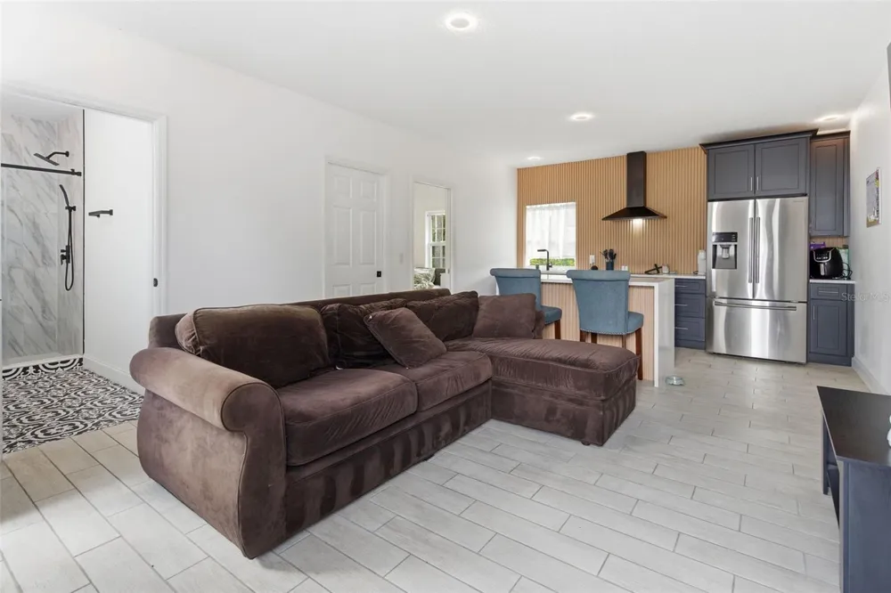 4529 CAESAR AVENUE Orlando, FL 32833