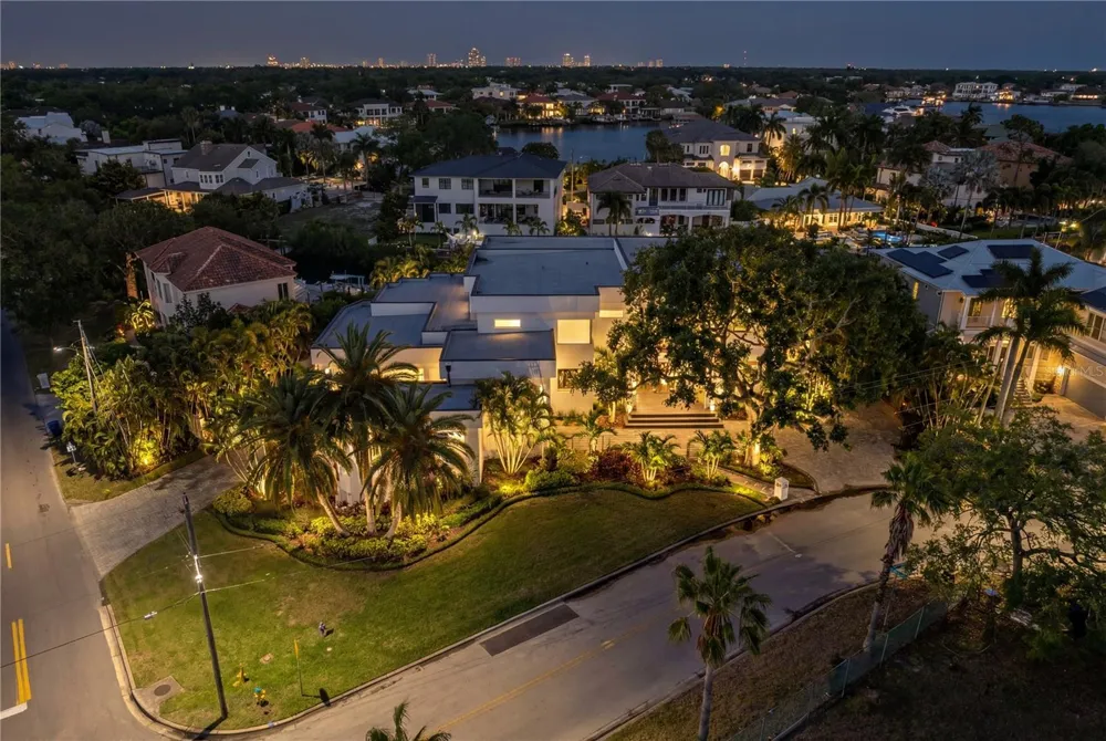 2 SANDPIPER ROAD Tampa, FL 33609