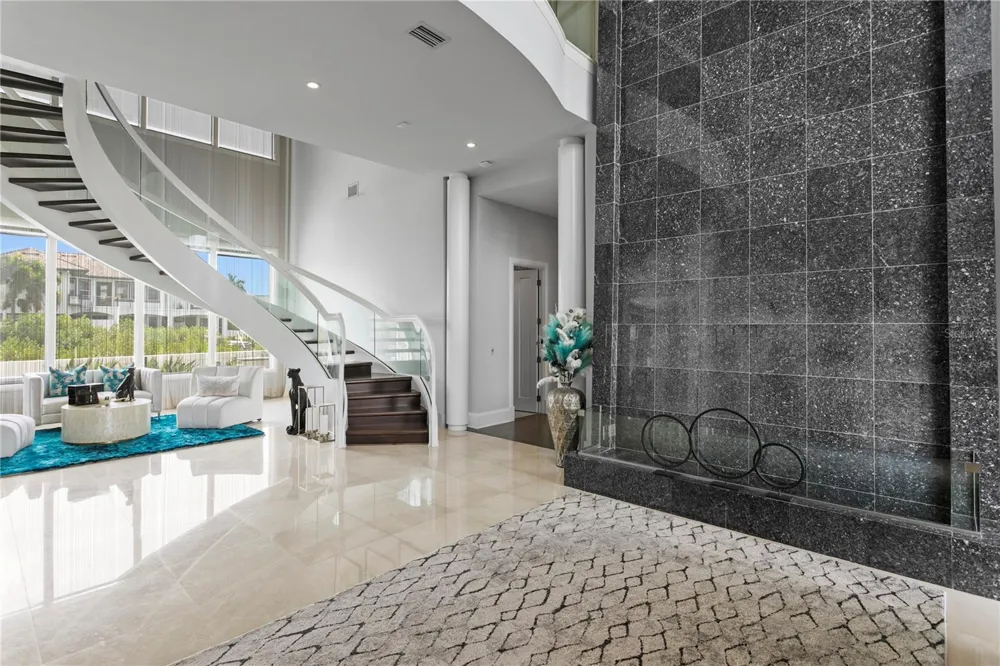 2 SANDPIPER ROAD Tampa, FL 33609