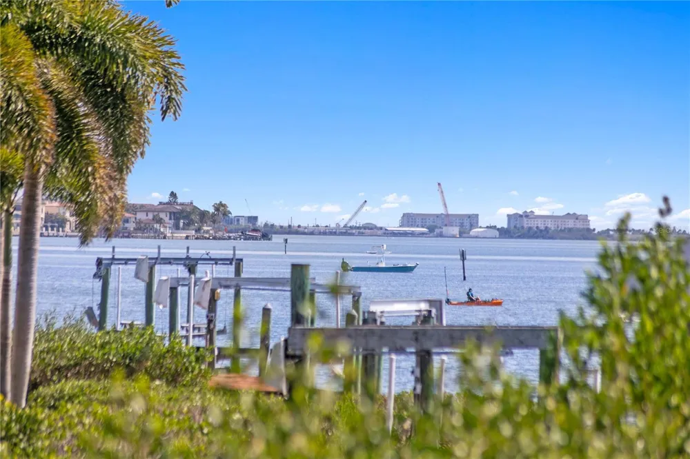 2 SANDPIPER ROAD Tampa, FL 33609