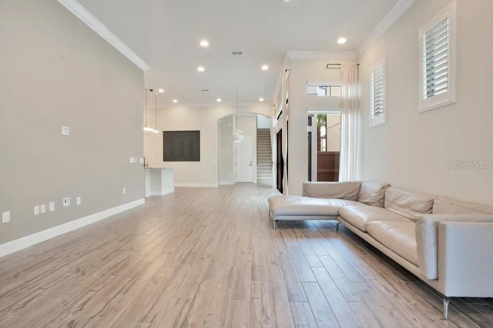 8394 VIA VITTORIA WAY Orlando, FL 32819