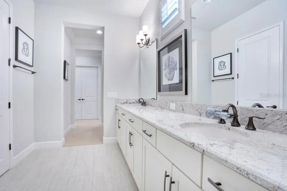 8394 VIA VITTORIA WAY Orlando, FL 32819