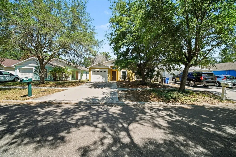 2424 CAMDEN OAKS PLACE Valrico, FL 33594