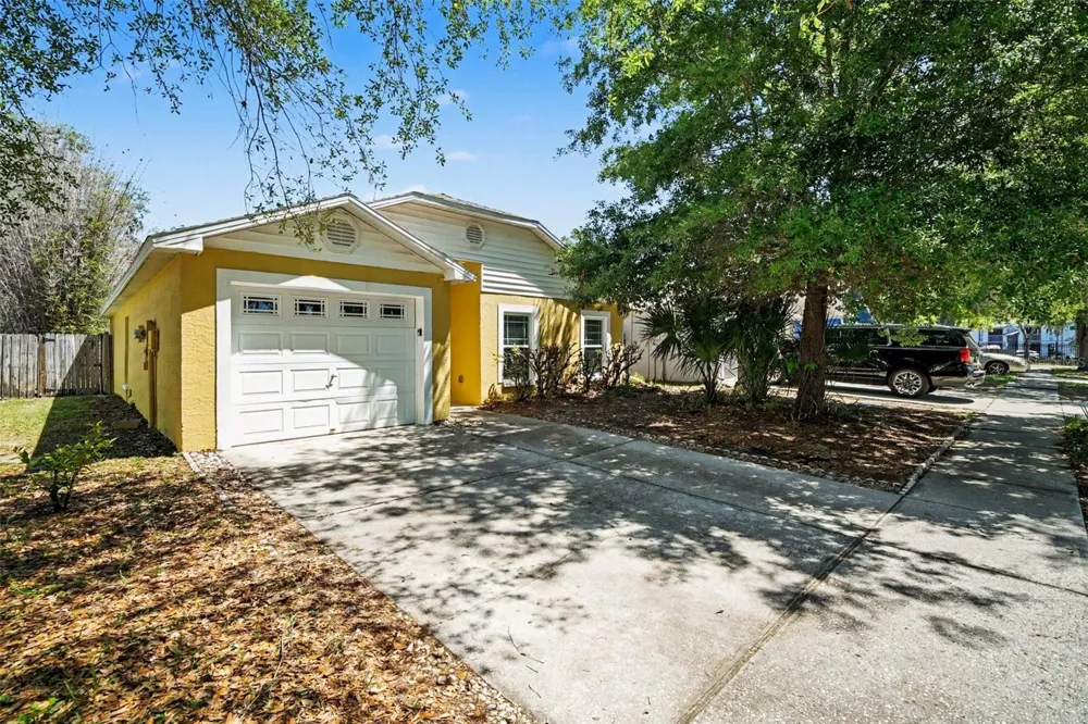 2424 CAMDEN OAKS PLACE Valrico, FL 33594