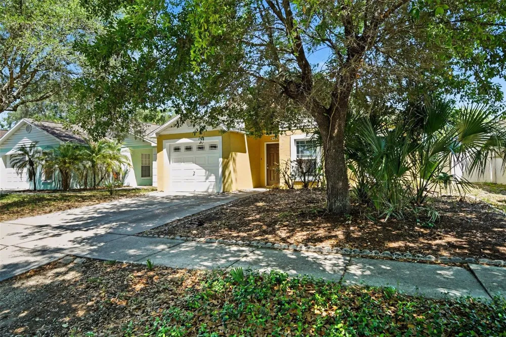 2424 CAMDEN OAKS PLACE Valrico, FL 33594