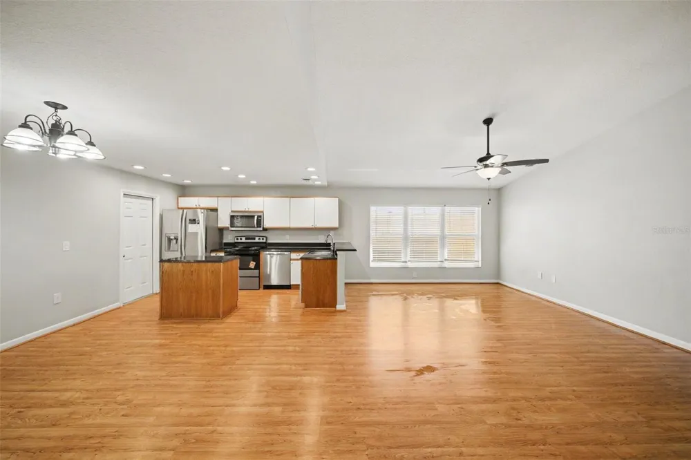 2424 CAMDEN OAKS PLACE Valrico, FL 33594