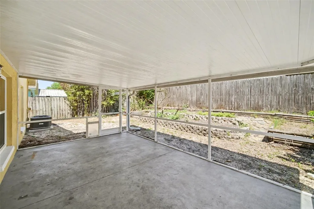 2424 CAMDEN OAKS PLACE Valrico, FL 33594