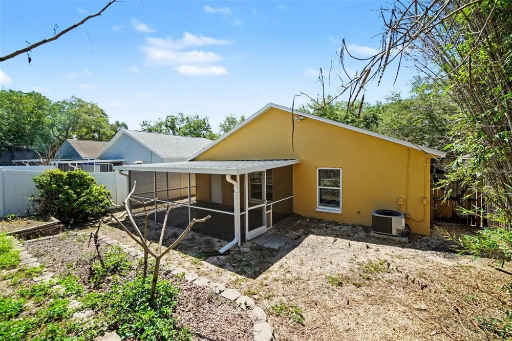 2424 CAMDEN OAKS PLACE Valrico, FL 33594