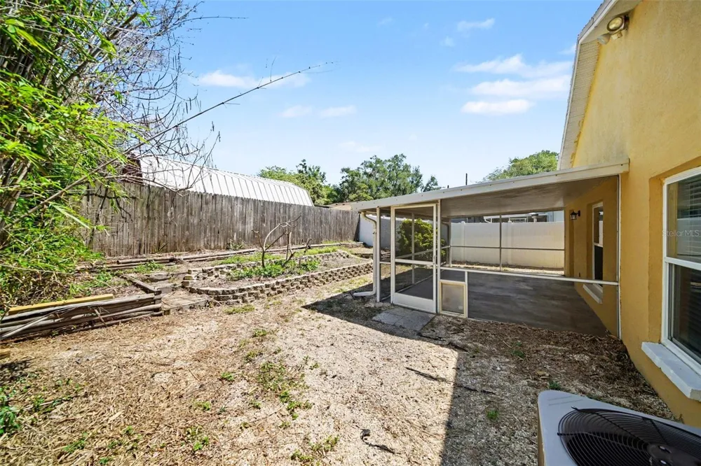 2424 CAMDEN OAKS PLACE Valrico, FL 33594